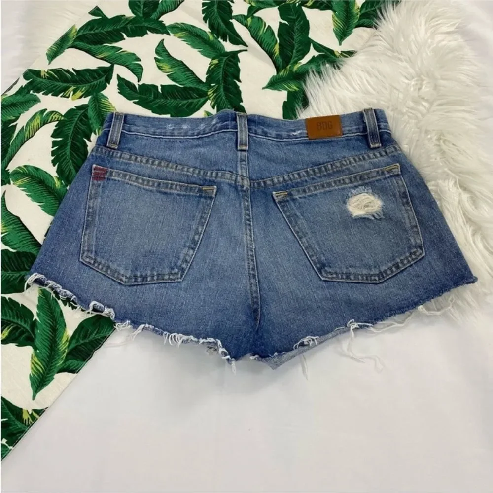 BDG Essential Mid Rise Distressed Denim Shorts 118